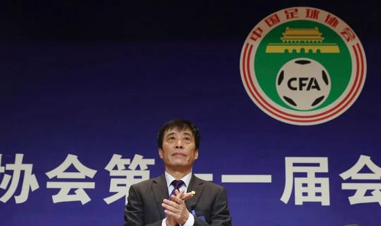 俱乐部认可吉乌的潜力，管理层对他在一线队以及梯队的表现感到满意，他们的计划里有吉乌的位置。